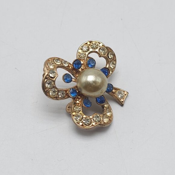 Vintage Gold Tone Shamrock Brooch Blue Rhinestones Faux Pearl Center - Picture 2 of 4